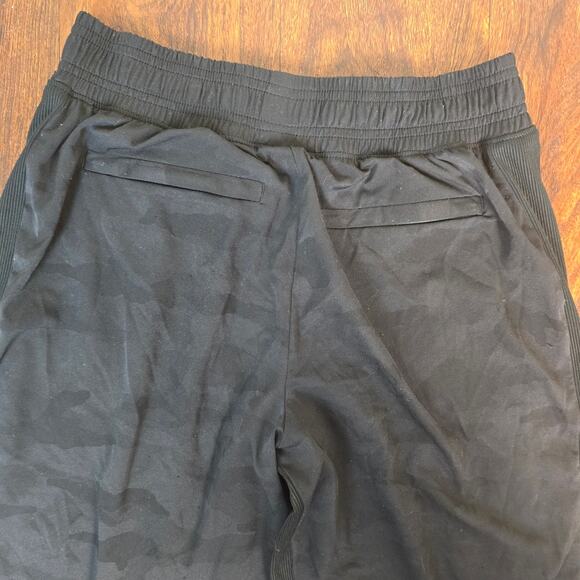 ATHLETA Lined Jogger in Black Camo, 985549 Size 0 - Picture 10 of 12